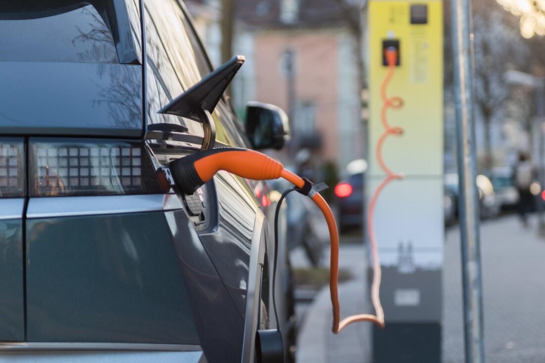 E-Auto an Ladesäule