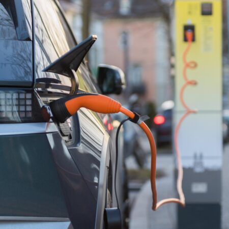 E-Auto an Ladesäule